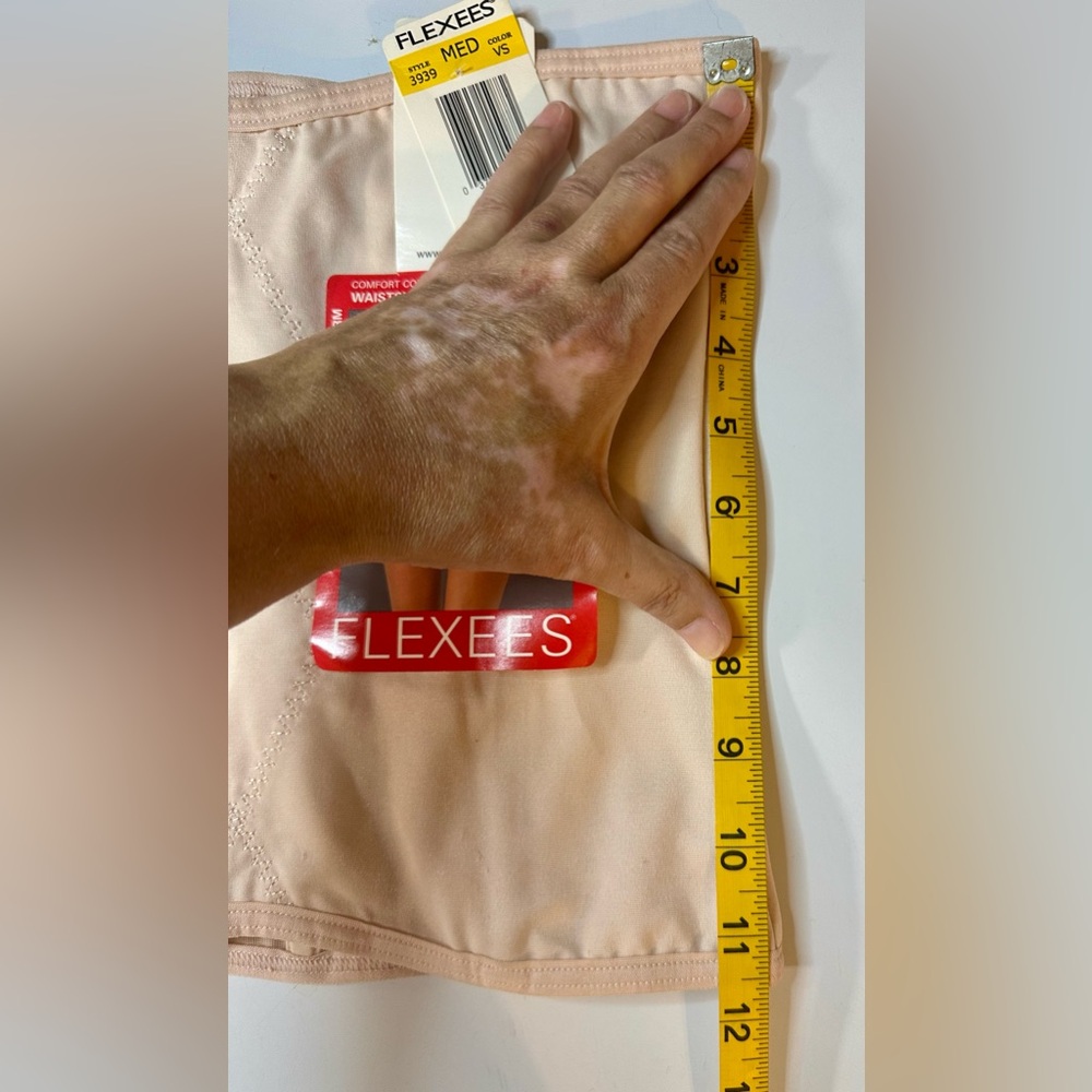 NEW Flexees ComfortControl WaistShapers Size Medium Nude/ Beige - Picture 7 of 8